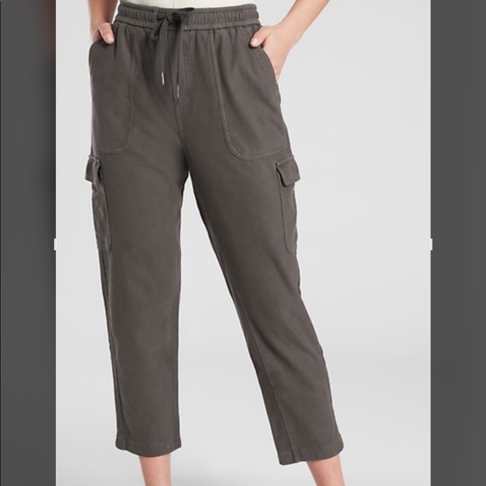 Athleta Farallon Cargo Crop Forest Green Size 4